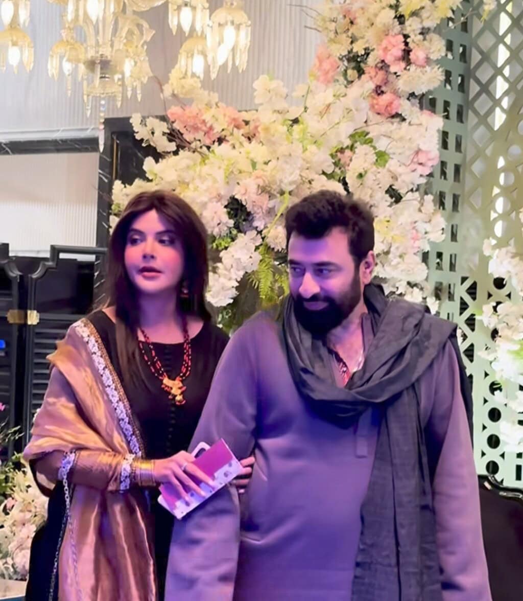 Nida Yasir’s Wig Draws Attention Online