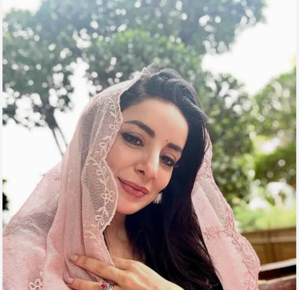 Sarwat Gilani on Fan’s Strange Question During Umrah