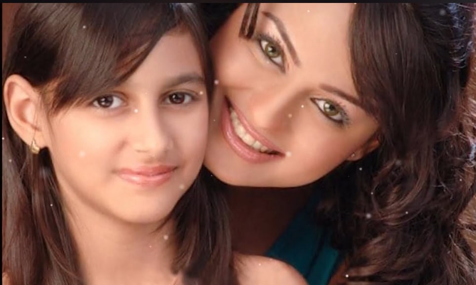 Juvaria Abbasi on Early Marriage, Divorce Decision & Raising Her Daughter Alone Juvaria Abbasi on Early Marriage, Divorce Decision & Raising Her Daughter Alone