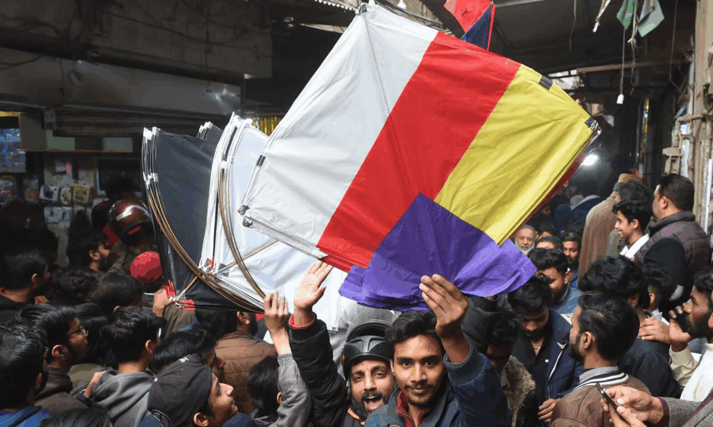 Basant In Lahore : Crazy Spending By Enthusiasts Basant In Lahore : Crazy Spending By Basant Enthusiasts