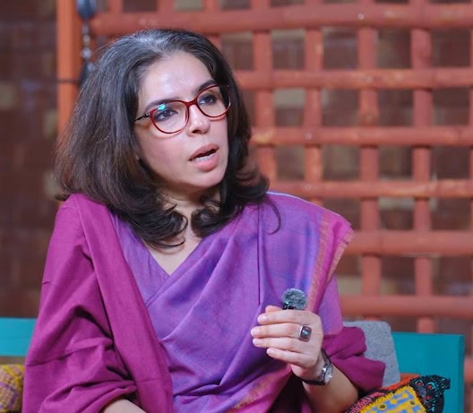 Bee Gul’s Interesting Take On Heroines Dancing In The Rain