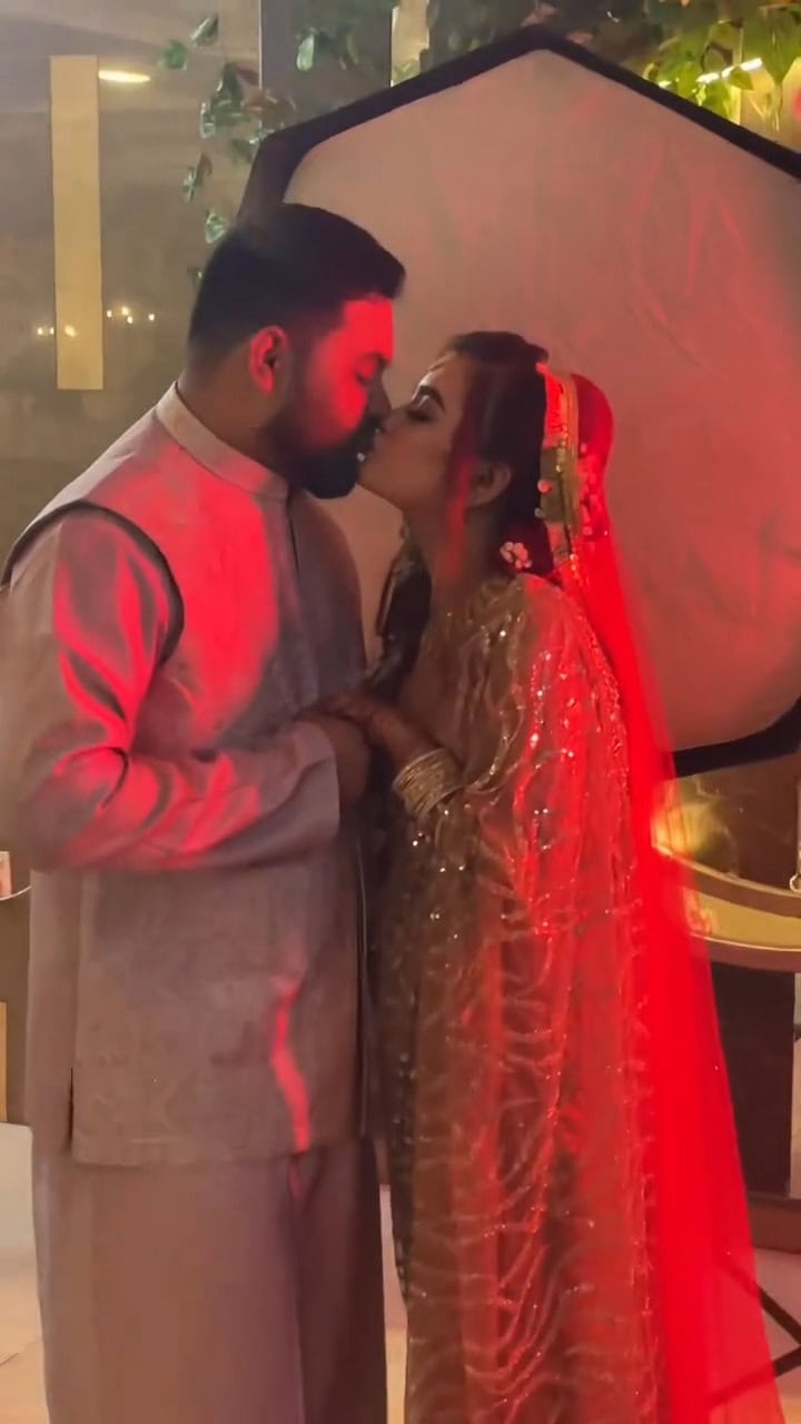 Young Couple’s Kissing Pose Ignites Social Media