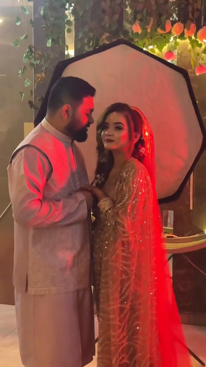 Young Couple’s Kissing Pose Ignites Social Media