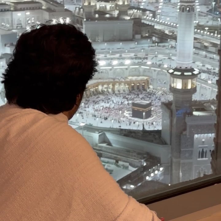 Danish Taimoor & Ayeza Khan Umrah Pictures