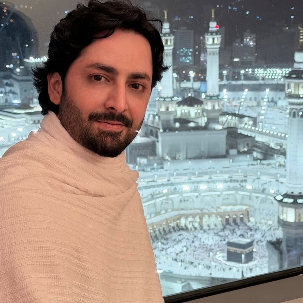 Danish Taimoor & Ayeza Khan Umrah Pictures