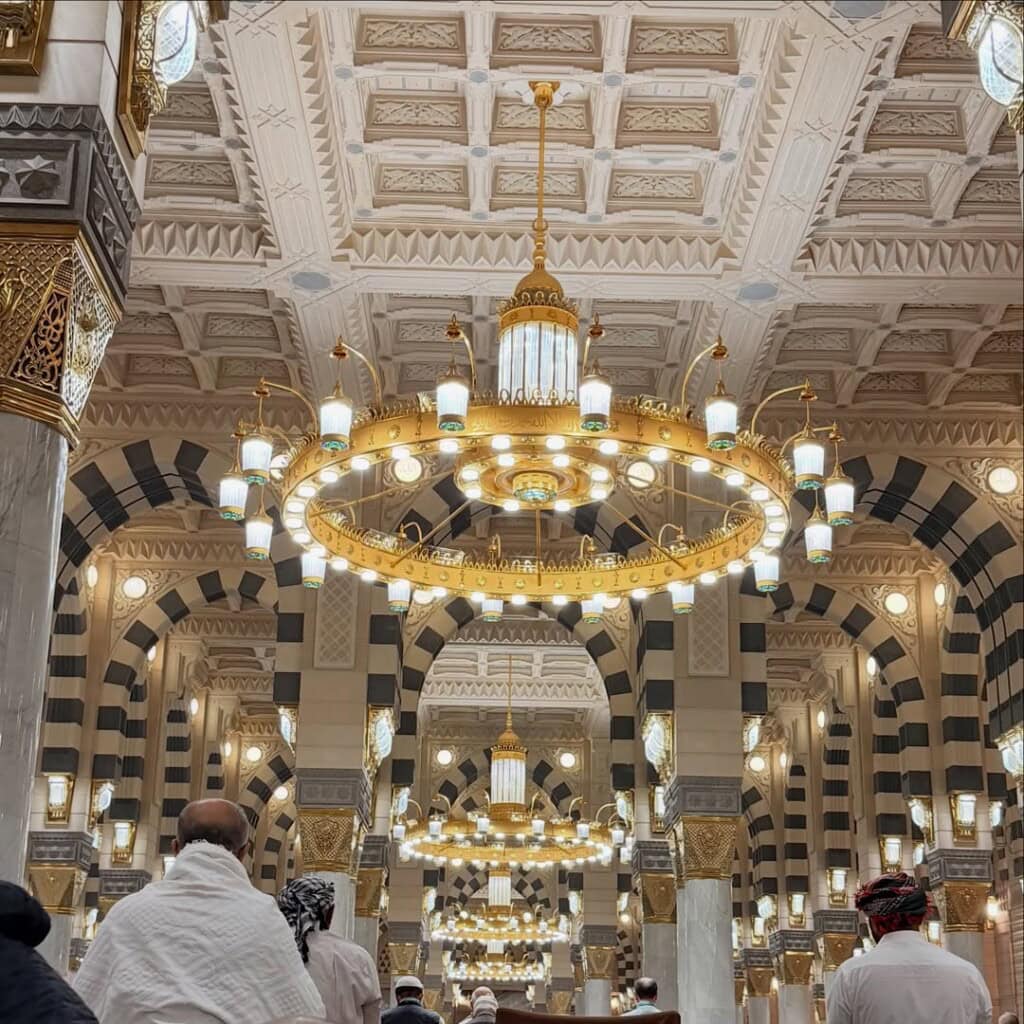 Danish Taimoor & Ayeza Khan Umrah Pictures