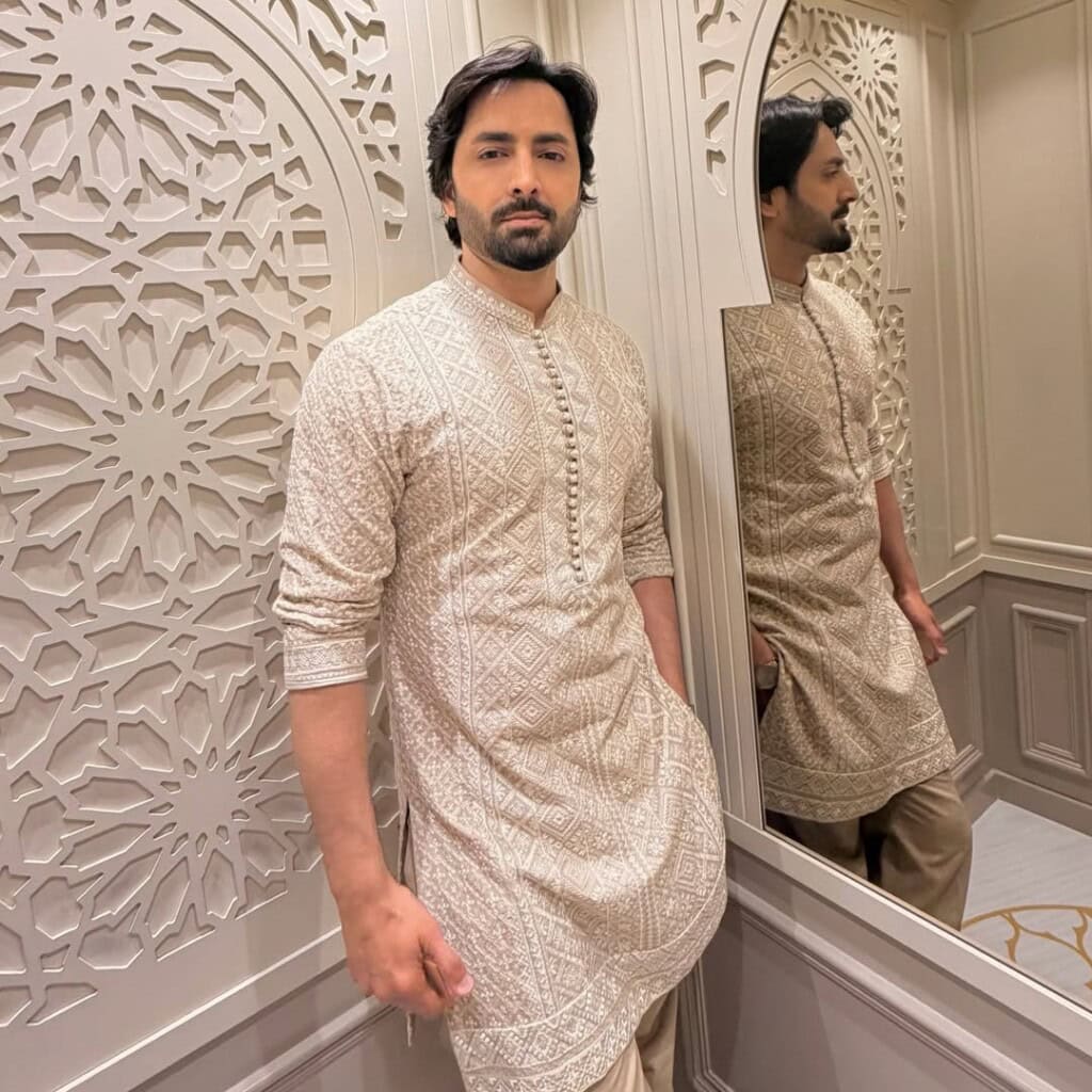 Danish Taimoor & Ayeza Khan Umrah Pictures