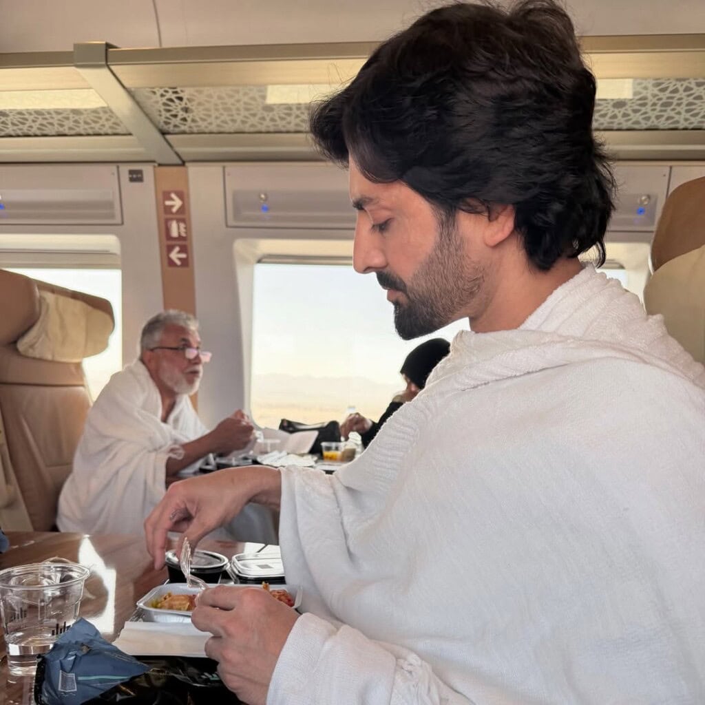 Danish Taimoor & Ayeza Khan Umrah Pictures