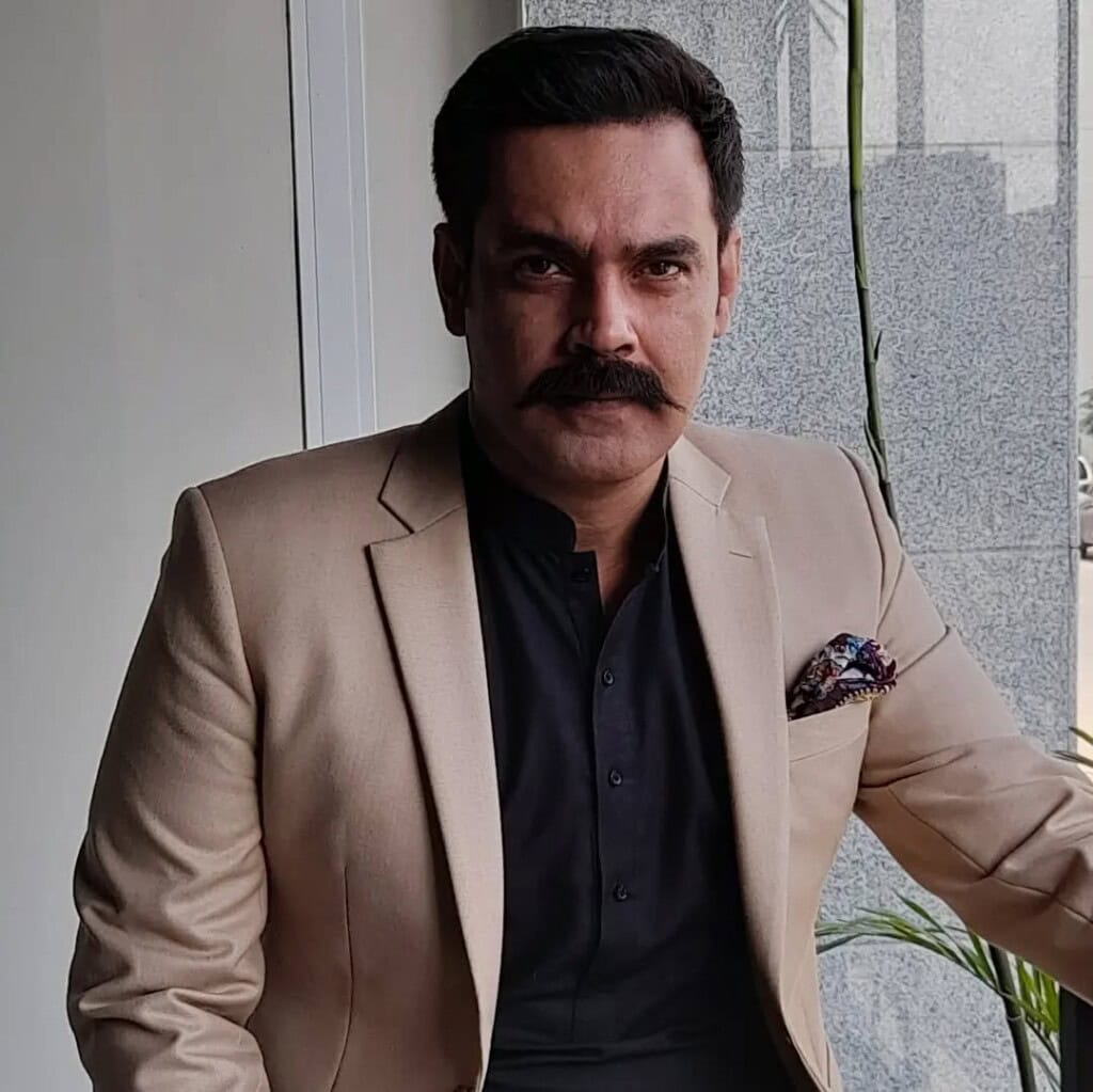 Hasan Niazi on New Pakistani Heroes’ Unprofessionalism