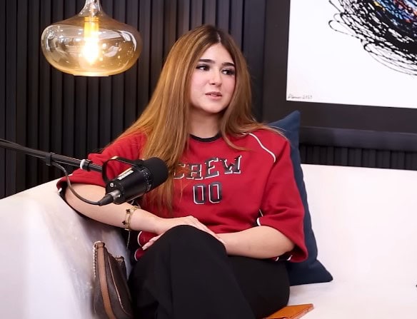 Influencer Kashaf Ali Calls Phones Fitna