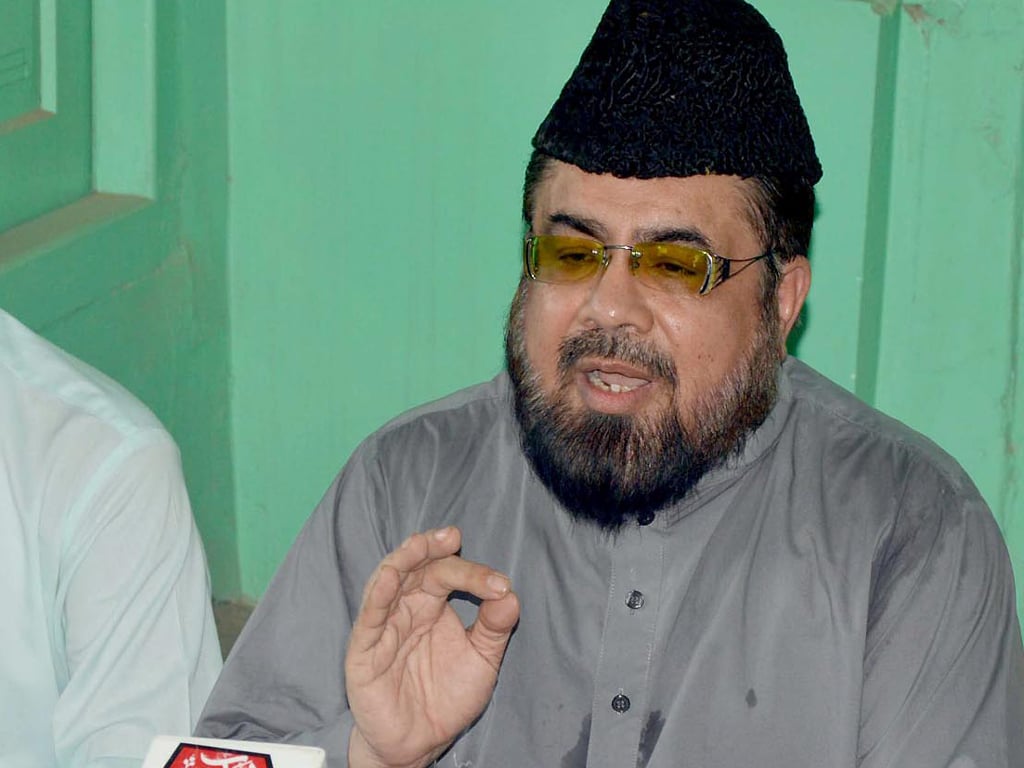 Fiza Ali Takes Mufti Abdul Qavi To Cleaners