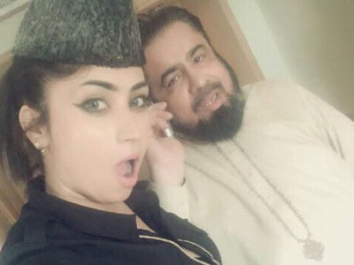 Fiza Ali Takes Mufti Abdul Qavi To Cleaners