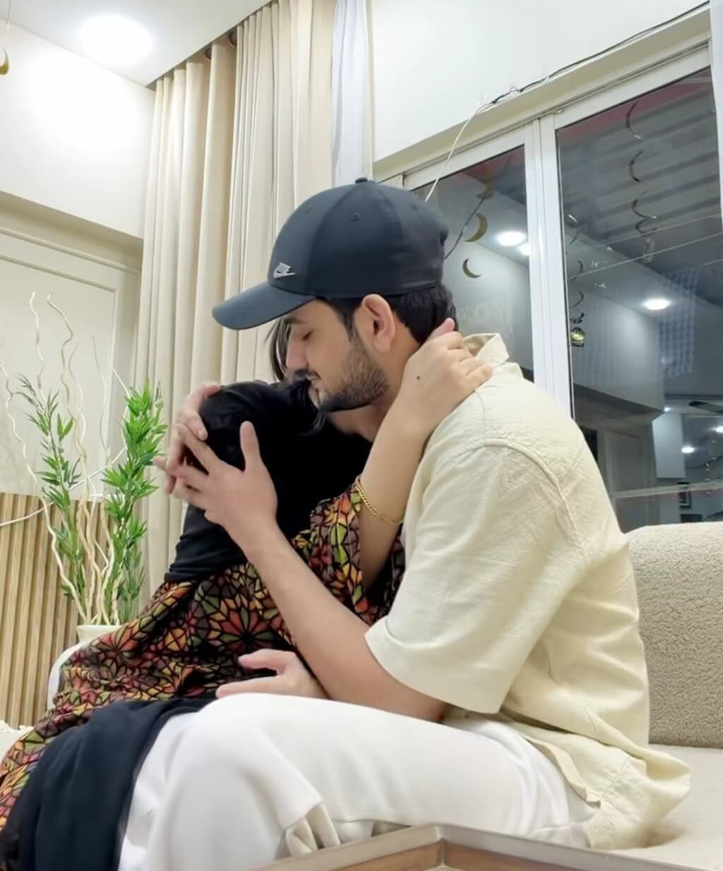 Maaz Safdar’s Glimpse into Ramzan Without Parents Sparks Debate
