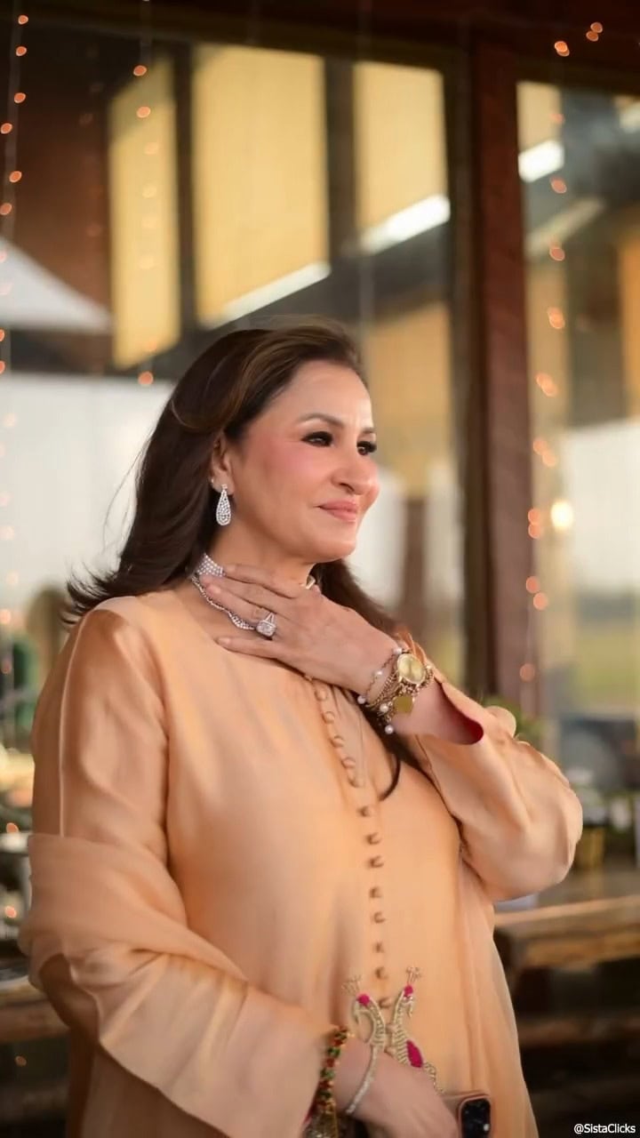 Saba Faisal Celebrates Her Birthday In Style