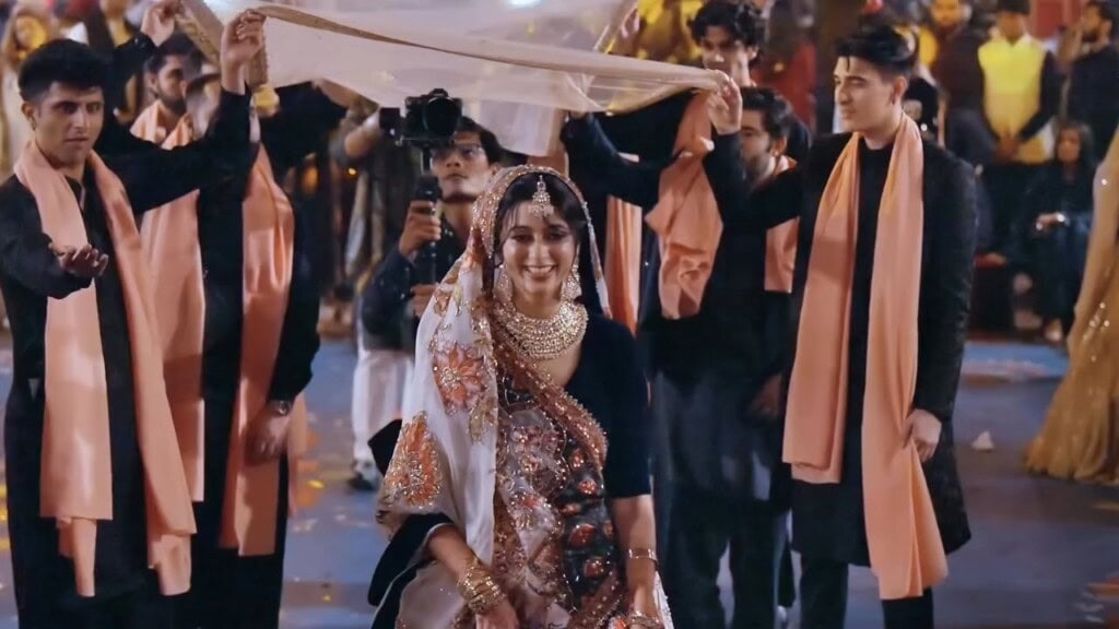 Sabeena Syed & Khaqan Shahnawaz Barat Looks Criticized