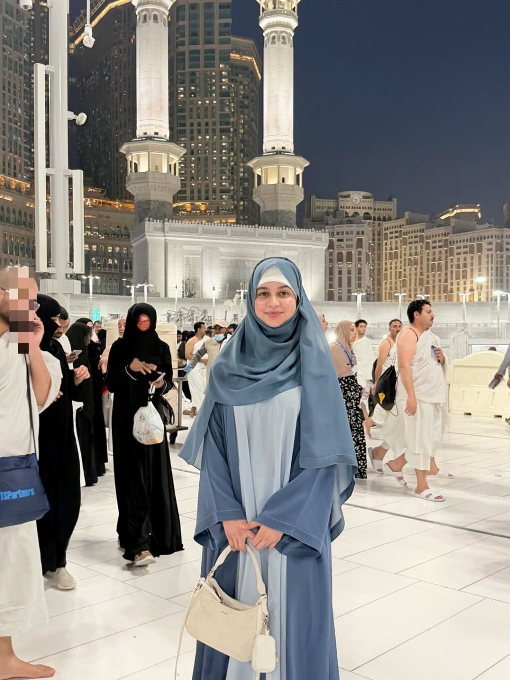 Samiya Hijab Performs Umrah