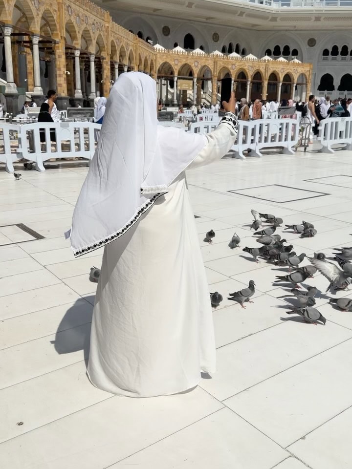 Samiya Hijab Performs Umrah