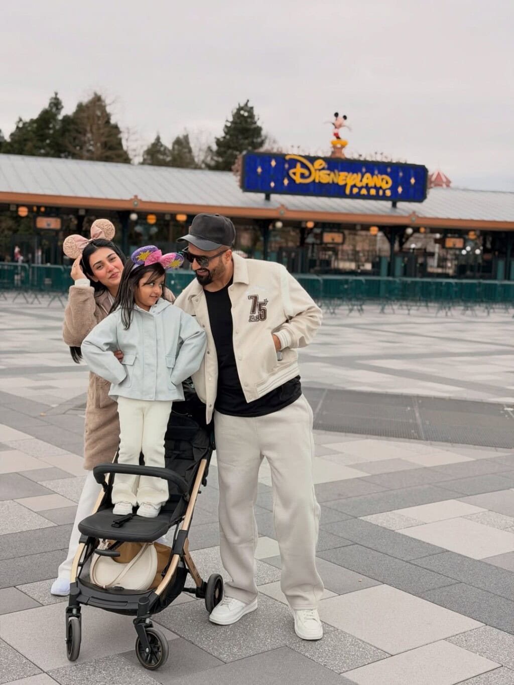 Sarah Khan & Falak Shabir Take Alyana To Disneyland