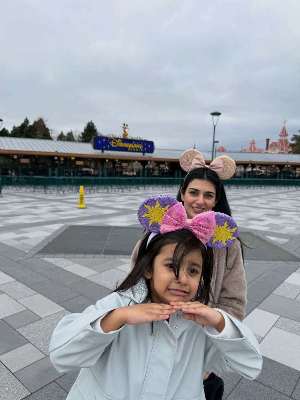 Sarah Khan & Falak Shabir Take Alyana To Disneyland