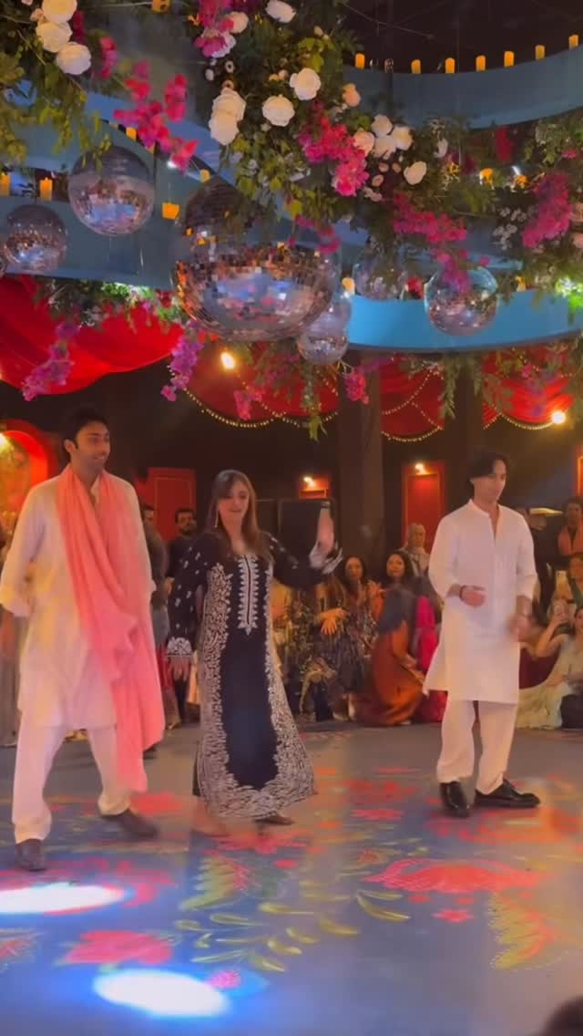 Khaqan Shahnawaz & Sabeena Syed Wedding Dances Go Viral