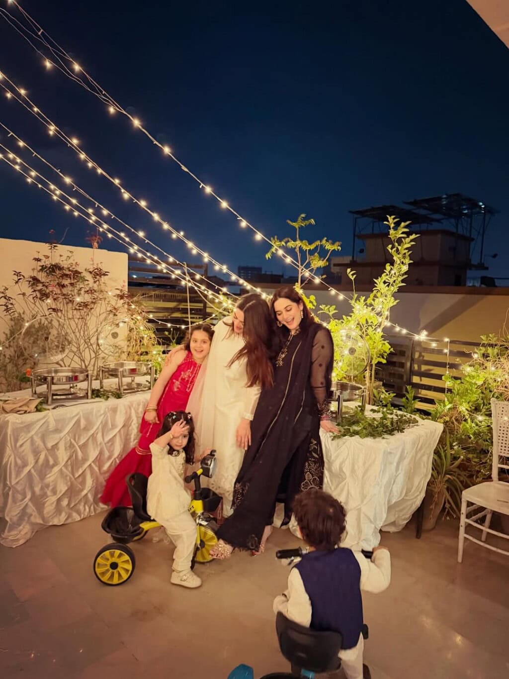 Aiman Khan & Minal Khan’s Eid Family Pictures