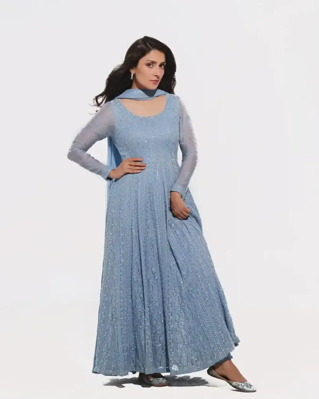 Ayeza Khan’s U-Turn on Bold Dressing Sparks Debate
