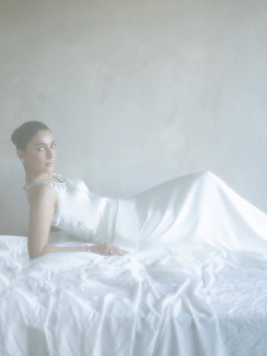 Ayeza Khan faces backlash over bold photoshoot 5 Ayeza Khan’s Bold Photoshoot Fails to Impress Fans