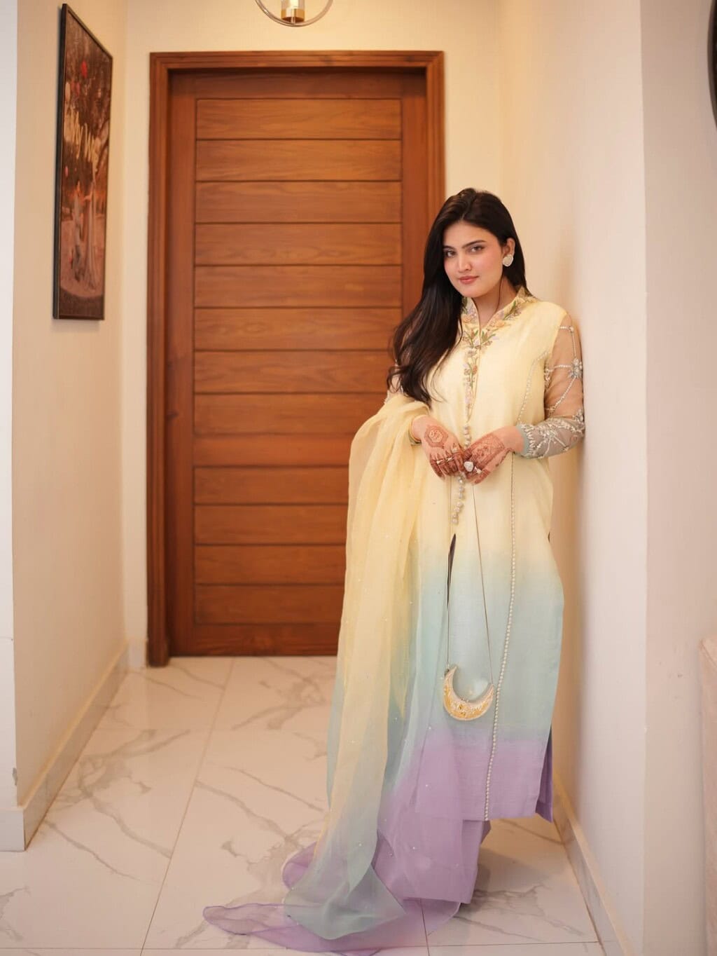 Iqra Kanwal Eid Pictures with Family