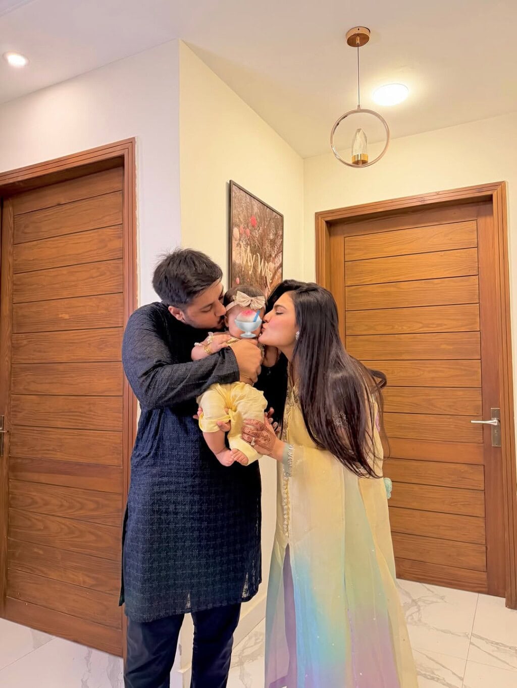 Iqra Kanwal Eid Pictures with Family