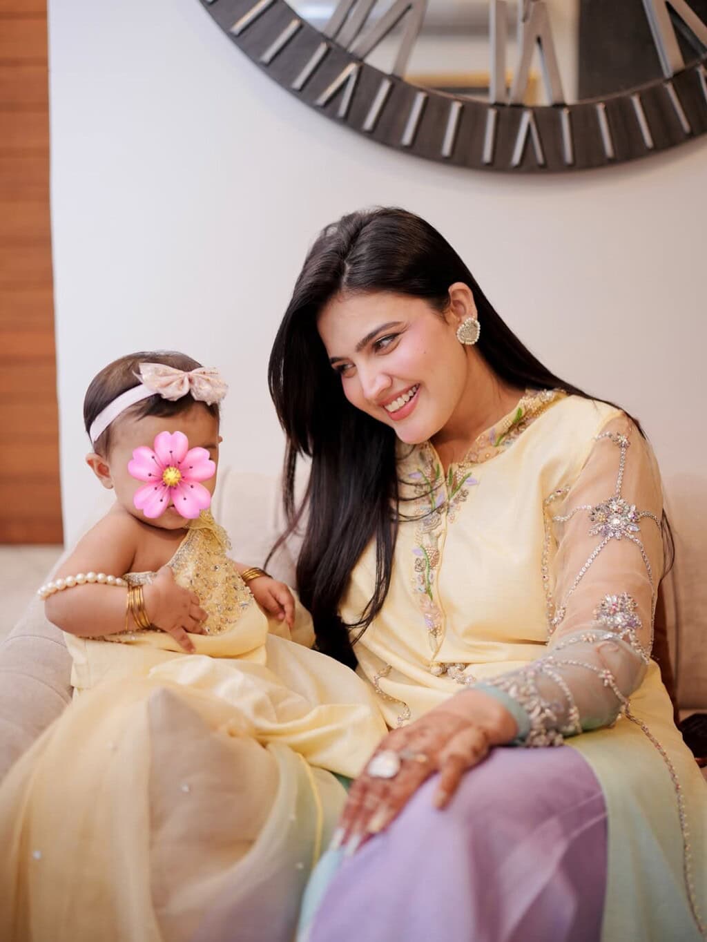 Iqra Kanwal Eid Pictures with Family