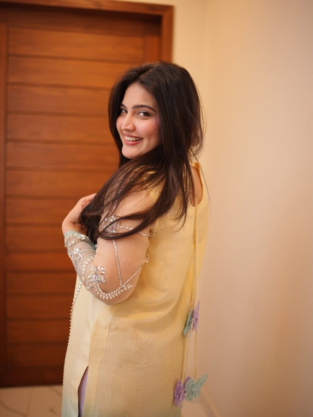Iqra Kanwal Eid Pictures with Family