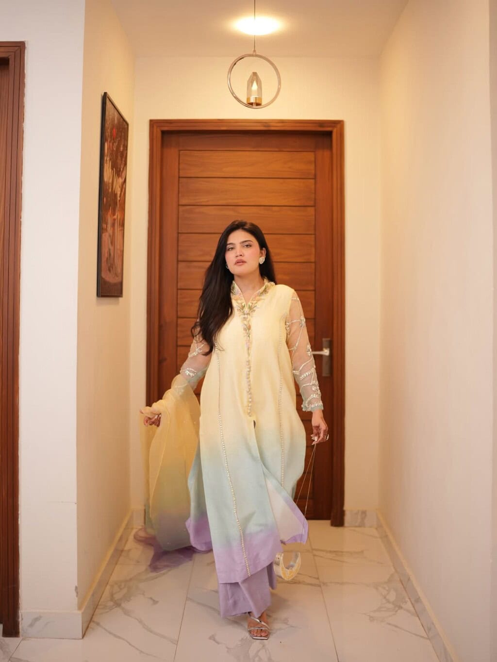 Iqra Kanwal Eid Pictures with Family