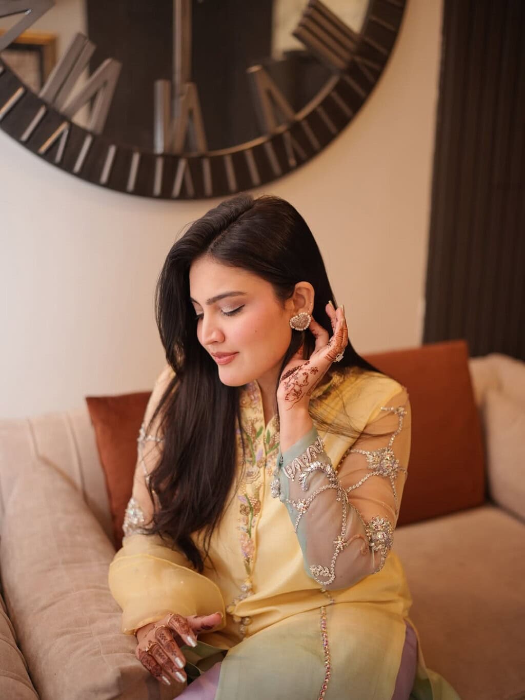 Iqra Kanwal Eid Pictures with Family