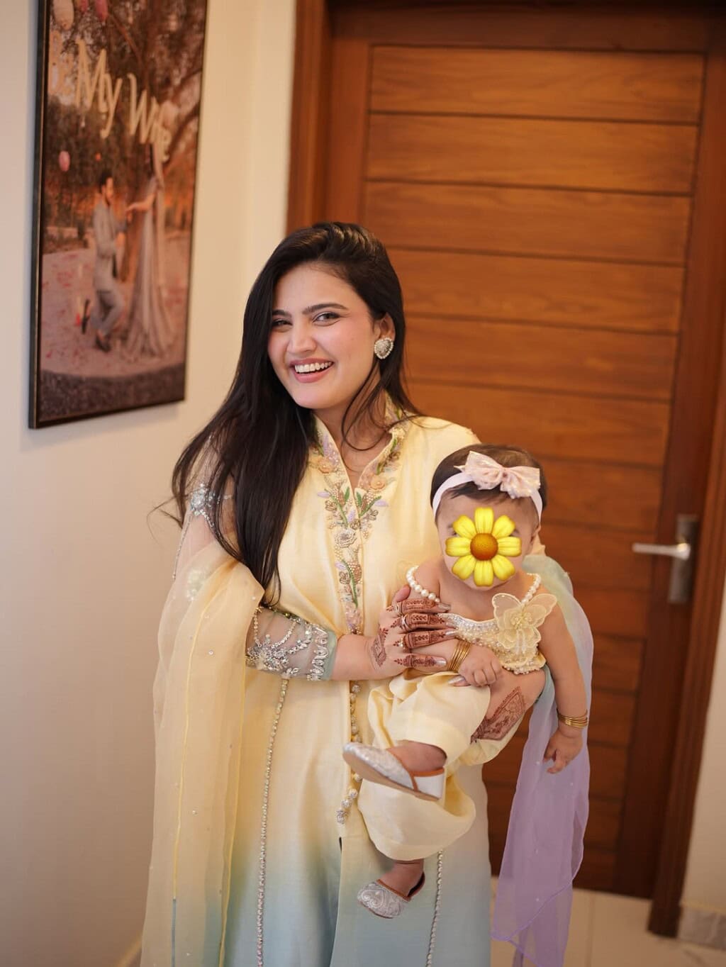 Iqra Kanwal Eid Pictures with Family