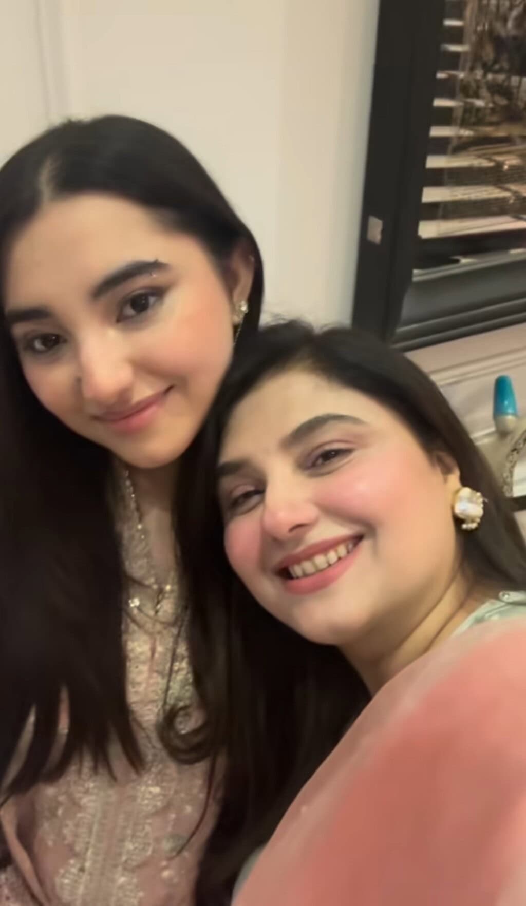 Javeria Saud Clicks with Family from Eid Party