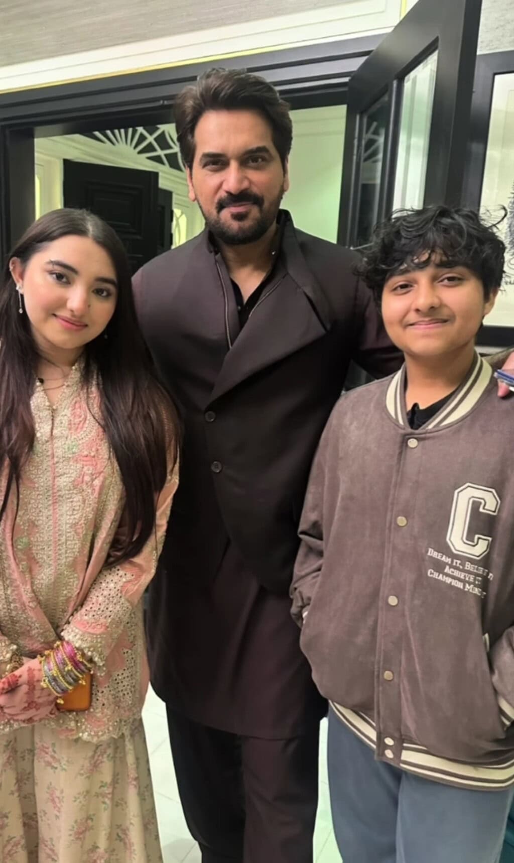 Javeria Saud Clicks with Family from Eid Party