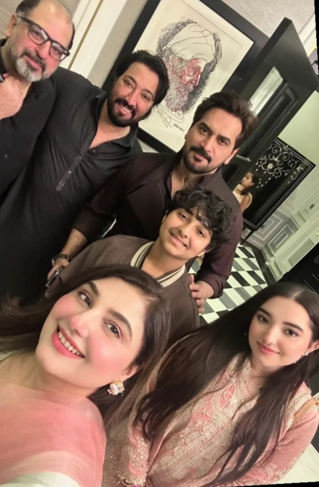 Javeria Saud Clicks with Family from Eid Party