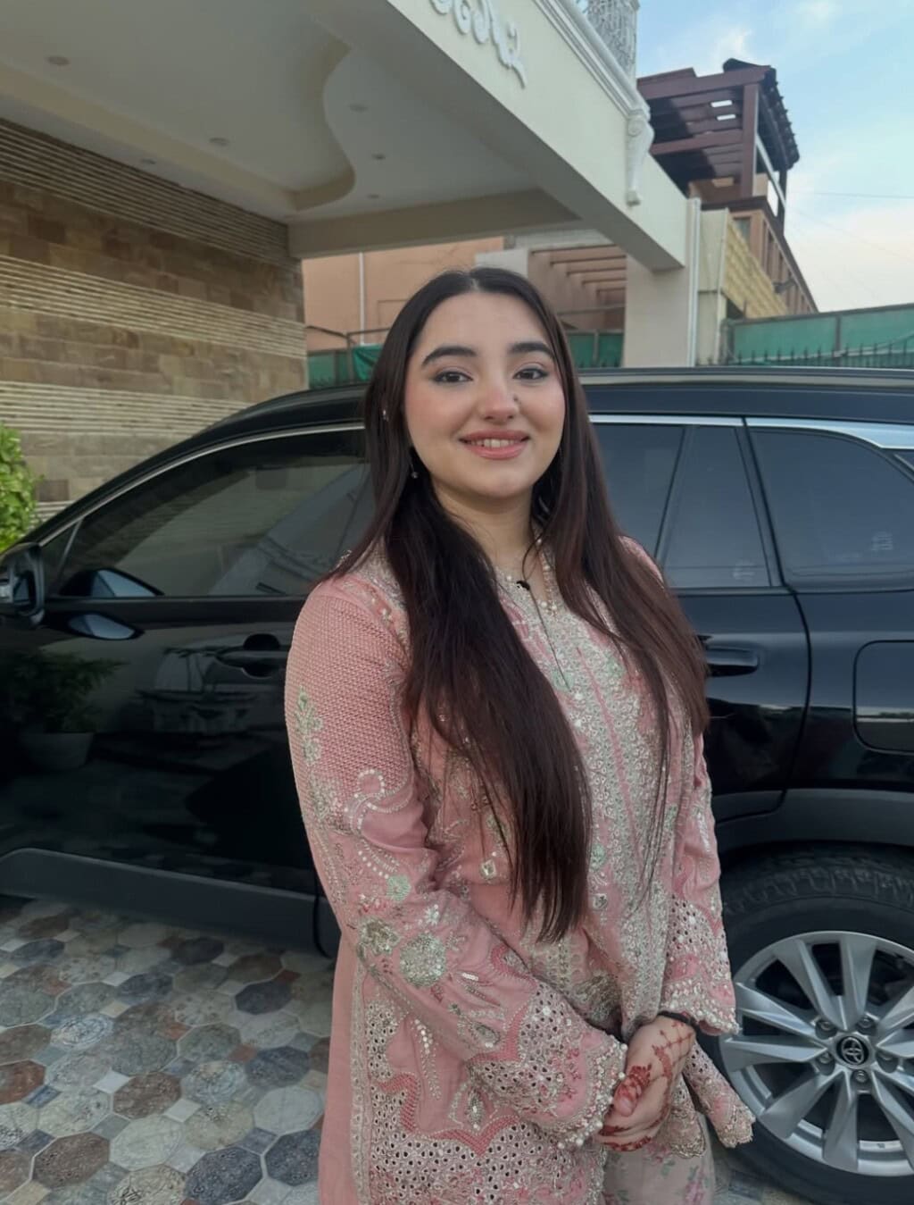 Javeria Saud Clicks with Family from Eid Party