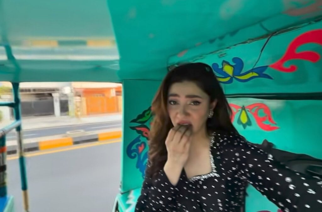 Mahira Khan’s Rickshaw Ride to Jeeto Pakistan