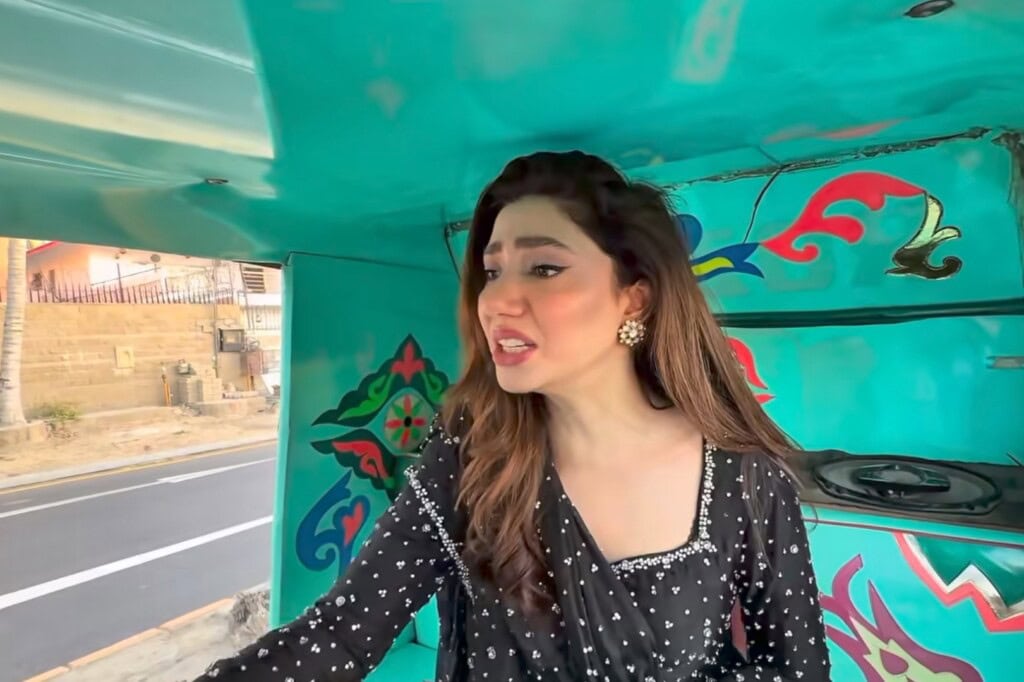 Mahira Khan’s Rickshaw Ride to Jeeto Pakistan