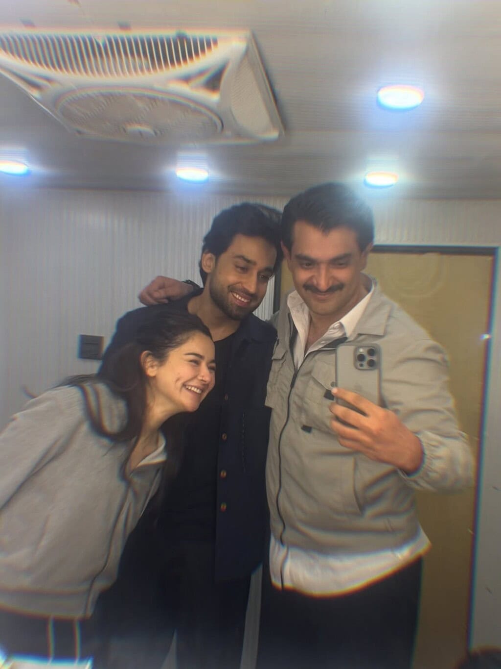 Hania Aamir Bids Farewell To Meri Zindagi Hai Tu with Memorable BTS