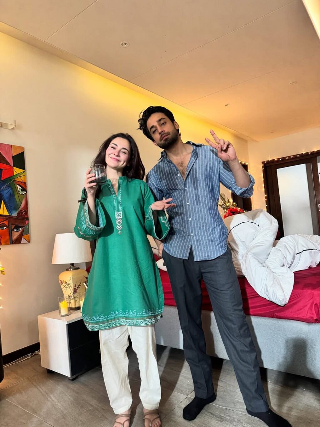 Hania Aamir Bids Farewell To Meri Zindagi Hai Tu with Memorable BTS