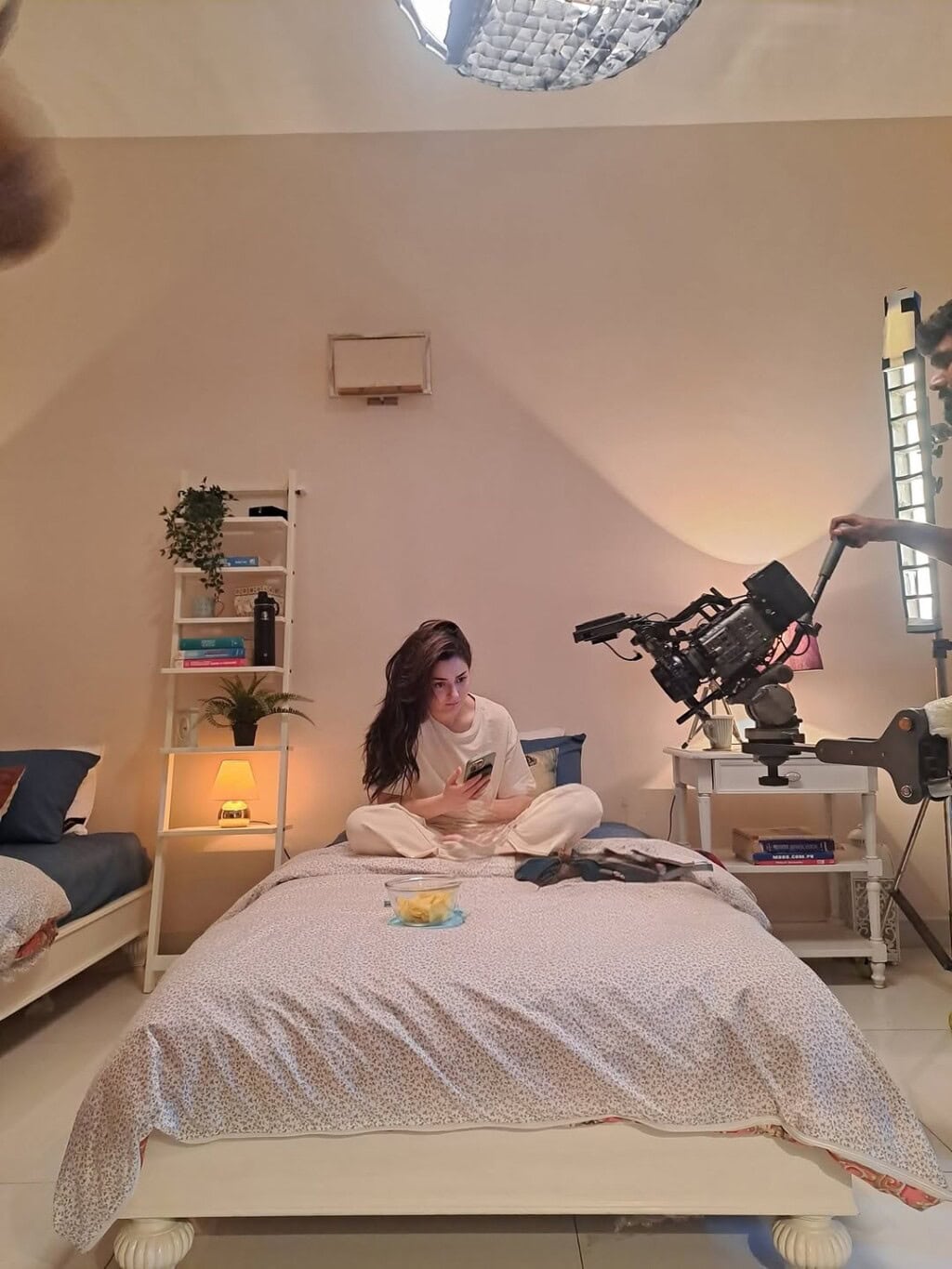 Hania Aamir Bids Farewell To Meri Zindagi Hai Tu with Memorable BTS