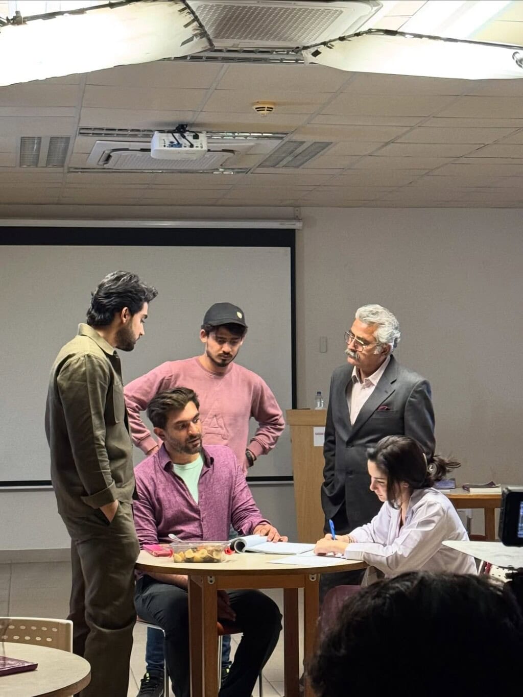 Hania Aamir Bids Farewell To Meri Zindagi Hai Tu with Memorable BTS