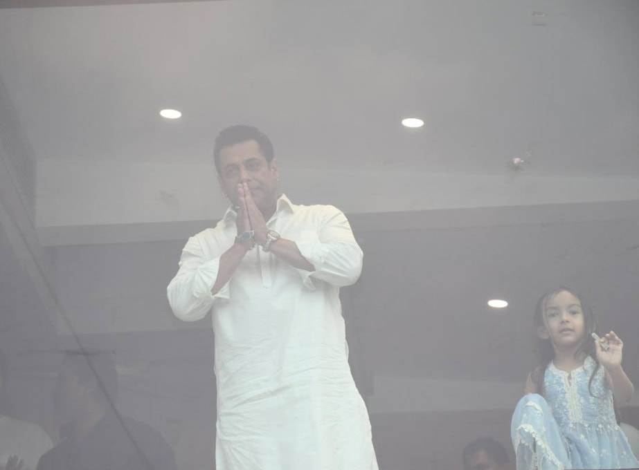 Rajab Butt Called Temu Version of Salman Khan After Balcony Appearance