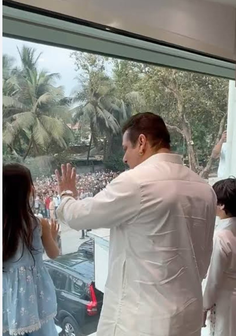 Rajab Butt Called Temu Version of Salman Khan After Balcony Appearance