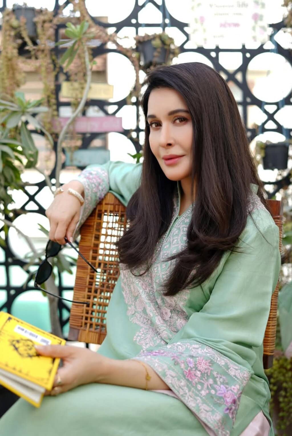 Shaista Lodhi’s Eid Pictures with Children Spark Divorce Debate