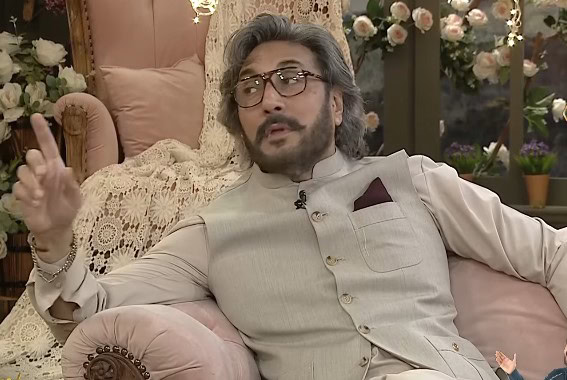 Adnan Siddiqui Feels Mehwish Is The Villain In Mere Paas Tum Ho Adnan Siddiqui Feels Mehwish Is The Villain In Mere Paas Tum Ho