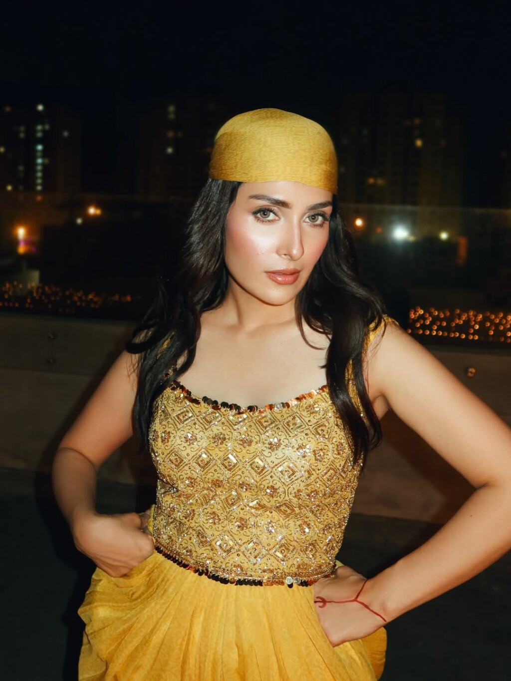 Ayeza Khan's Sleeveless Chand Raat Look Disappoints Public Ayeza Khan