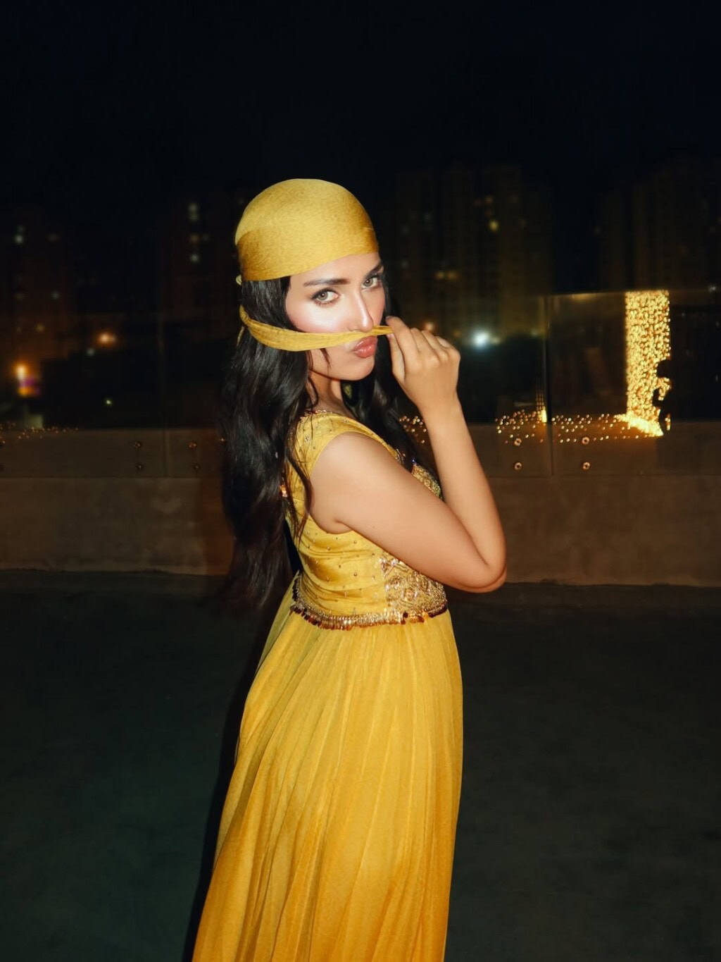 Ayeza Khan's Sleeveless Chand Raat Look Disappoints Public Ayeza Khan